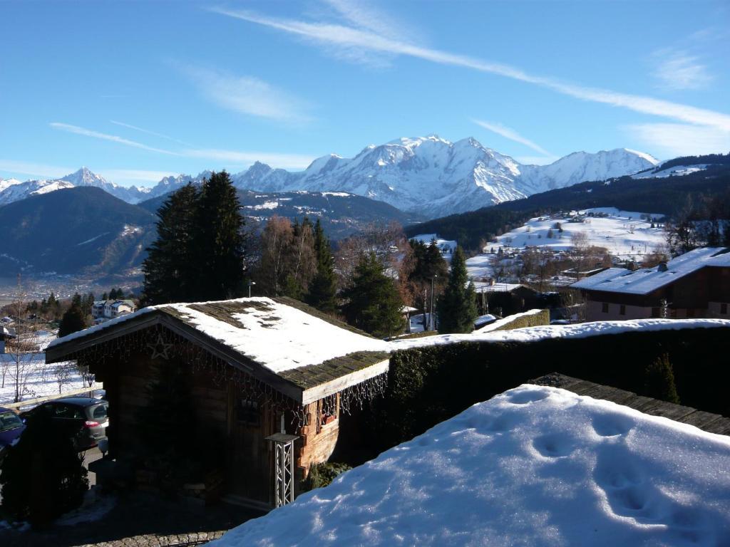 Отель Aux Ducs De Savoie Комблу Экстерьер фото